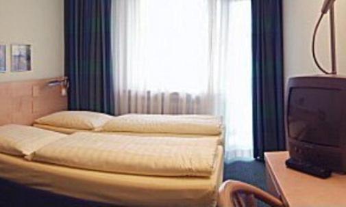 Hotel Konigswache Munich Room photo